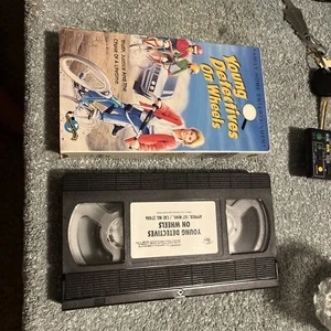 Young Detectives on Wheels VHS, Used - Imagen 1 de 6