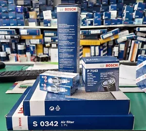 Audi A1 1.4 TFSI Service Kit Öl Luft Kraftstoffkabine Filter Zündkerzen Bosch 122PS - Bild 1 von 2