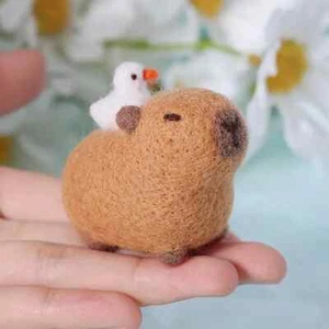 Capybara Wool Needle Felting Kit - Picture 1 of 6