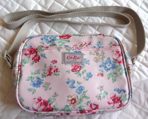 Cath Kidston Shoulder/Crossbody Bag Pale Pink& Floral 22x17x7cm Adjustable Strap - Picture 1 of 12