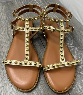 Sandalia gladiador con tachuelas Portland by Portland Boot Company para mujer, dorada talla 8 Foto 1 de 4