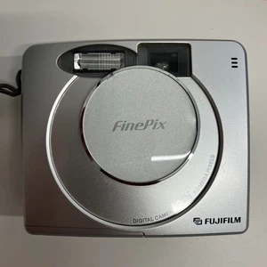 Cámara digital compacta FUJIFILM FinePix 30i plateada Japón sin caja usada - Imagen 1 de 8