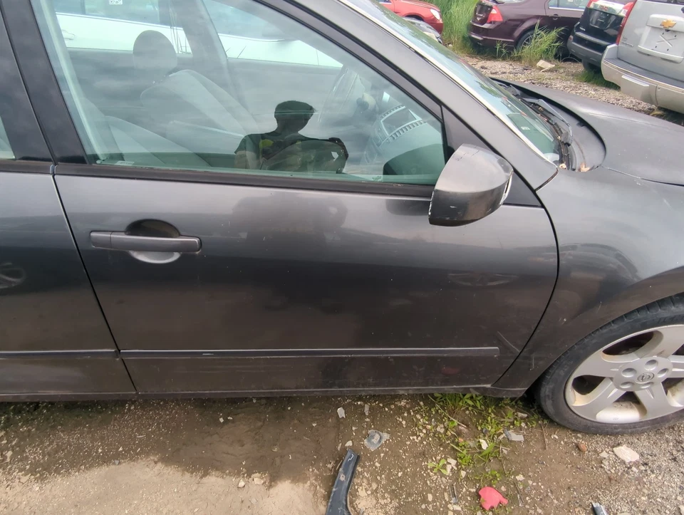 2004-2008 Nissan Maxima Passenger Front Door Oem V8HA6 - Image 1 of 1