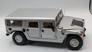 Maisto Hummer Hard Top 4x4 1:18 Scale Diecast Model Truck Military Humvee Silver - Picture 1 of 9