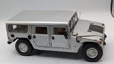 Maisto Hummer Hard Top 4x4 1:18 Scale Diecast Model Humvee Silver - Image 1 of 4