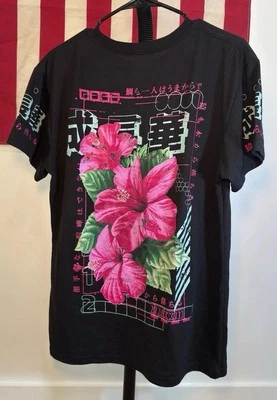 Camiseta Fresh Laundry masculina tamanho médio preta com flores rosa ousadas - Imagem 1 de 4