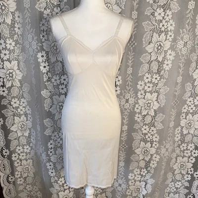 VTG Gossard Off White/Cream Nylon Scalloped Lace Semi Sheer Slip 34 Bust As Is - Image 1 of 4
