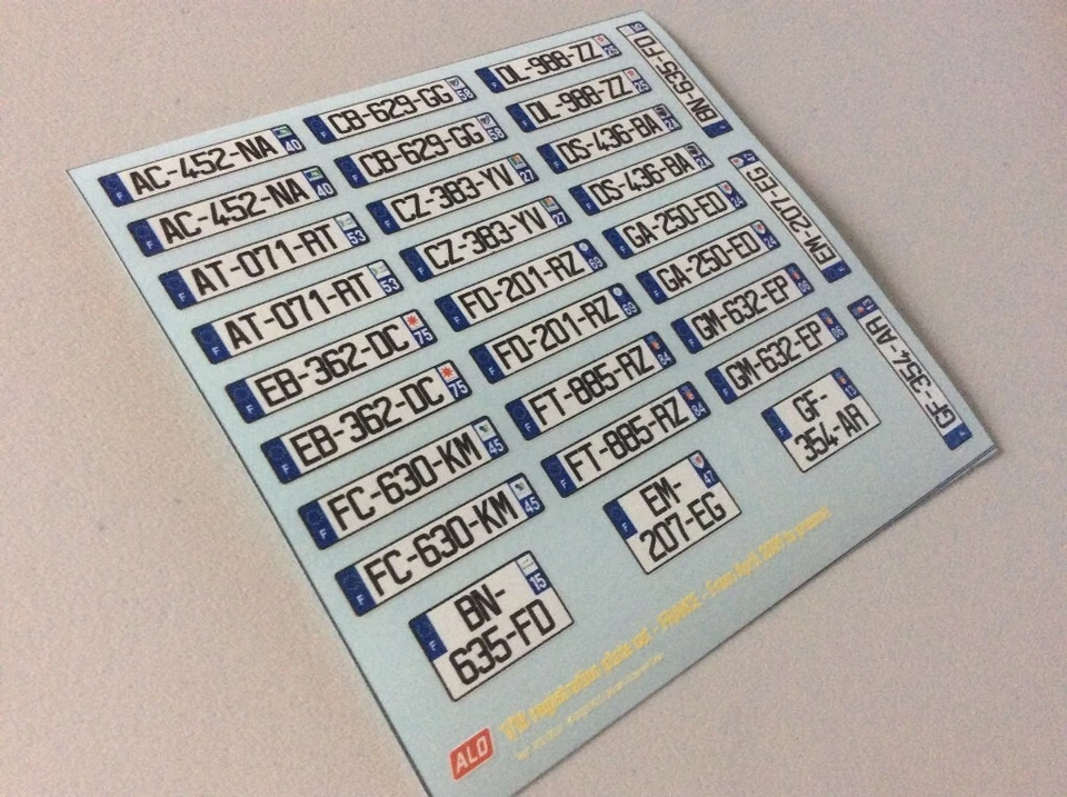 2009-PRESENT PLAQUES D'IMMATRICULATION FRANCE 1:18 DECALS - POUR 15 VOITURES - Photo 1/1