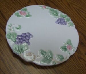 Pfaltzgraff Ivory/Grapevine Pattern Cheese Tray/Raised Accents (8 1/2" Round)