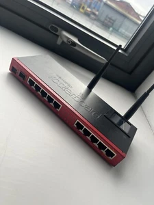 MICROTIK RB2011Ui router AS-2HnD-IN 10xLAN 1xSFP - Foto 1 di 3