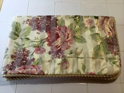 Almohada acolchada Rainbow Home Fashions King Shabby floral trenzada cremallera Foto 1 de 4