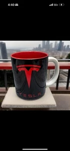 Taza de café TESLA - negra, logotipo rojo ambos lados (11 oz) mango blanco raro difícil de encontrar - Imagen 1 de 1