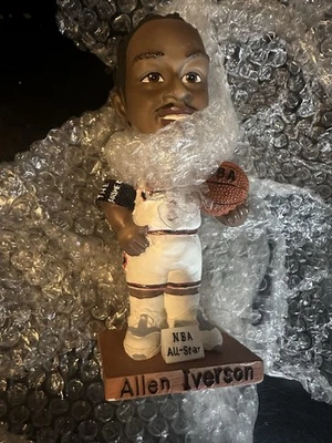 Camiseta McDonalds Allen Iverson Bobblehead 2002 blanca Philadelphia 76ers Foto 1 de 4