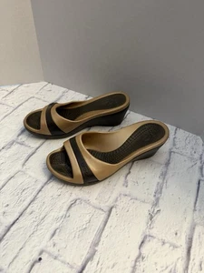 Crocs Größe 10 Sassari braun hellbraun zehenfrei Keilabsatz Slipper Sandalen - Bild 1 von 7