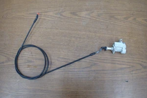 09 VESPA PIAGGIO MP3 3 RUEDAS 400IE ASIENTO LIBERACIÓN SOLENOIDE CON MONTAJE DE CABLES - Imagen 1 de 8