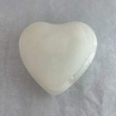 TRANSLUCENT  ALABASTER HEART Shaped Trinket Box HAND CARVED IN ITALY - Image 1 of 4
