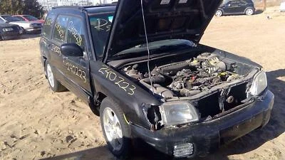 Subaru Forester 2000-2004 riel de combustible completo con juego de inyectores cargado OEM 2,5 L Foto 1 de 4