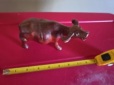 Escultura artística de ojos de vidrio con incrustaciones de búfalo de buey de palo de rosa tallado Foto 1 de 4