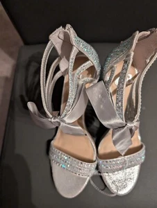 A  sandal  brand  new    color  silver  for woman #9.5M  Gianni Bini brand  Mac' - Picture 1 of 3