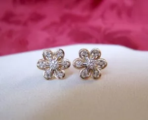 14K YELLOW GOLD TWO TONE GOLD SMALL DIAMOND FLOWER STUDS EARRINGS 3 GRAMS - Picture 1 of 6