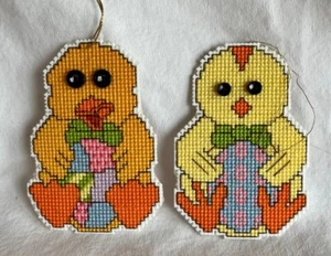 Set 2 Ornamenti Pulcino Pasqua Bimbo Pasqua Tela Plastica Fatti a Mano Nuovi - Foto 1 di 2