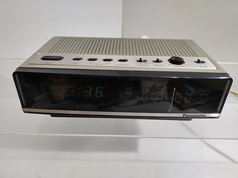 Alarm Clock AM FM Radio Vintage Panasonic Silver Model RC-68 Cover