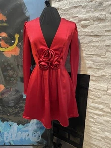 Nuevo con etiquetas Vestido Gianni Bini Rojo Cuello en V Con Flores Rojas Talla 2  - Imagen 1 de 17