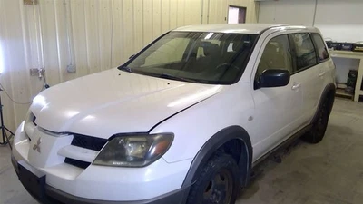 (LOCAL PICKUP ONLY) Passenger Right Fender LS Fits 03-06 OUTLANDER 1704033 - Image 1 of 4