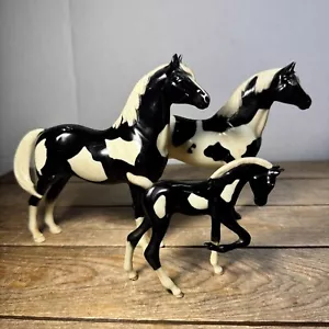 Hartland blanco y negro Tobiano Pinto caballo familia semental yegua y potro - Imagen 1 de 18
