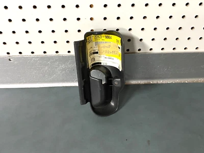 Cubierta de pestillo de puerta trasera GM OEM NOS 22639064 1995-2002 Chevrolet Cavalier Foto 1 de 3