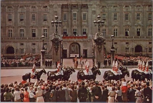 Postcard Her Majesty the Queen Trooping the Colour Horses UNP 10435.7 - Picture 1 of 7