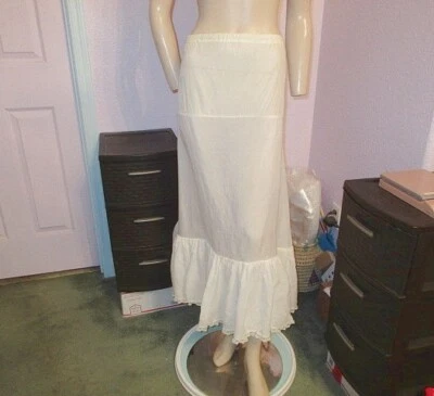 Enagua Larga Dinaz Años 60 De Colección Cintura Sin Cordones Talla XL Ojales Volantes Nivel Amarillo Mantequilla Foto 1 de 4