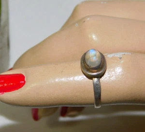 Dainty Sterling Silver Blue Moonstone Oval Cab East West size 5 Ring  7b 14 - Picture 1 of 4