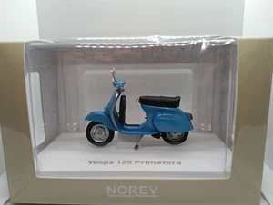 Modellino Scala 1:18 Vespa 125 Primavera 1968 Blu Moto Modellismo Diecast Norev - Foto 1 di 4