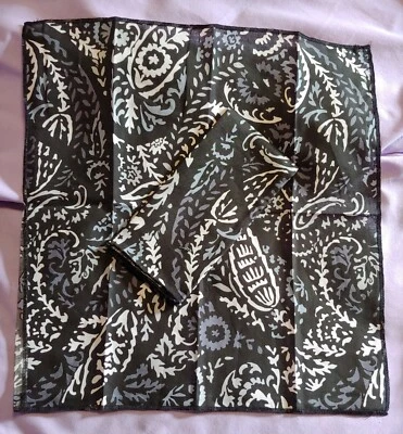 NUEVA SERVILLETA VERA BRADLEY EN PAISLEY NEGRO (2) Foto 1 de 4