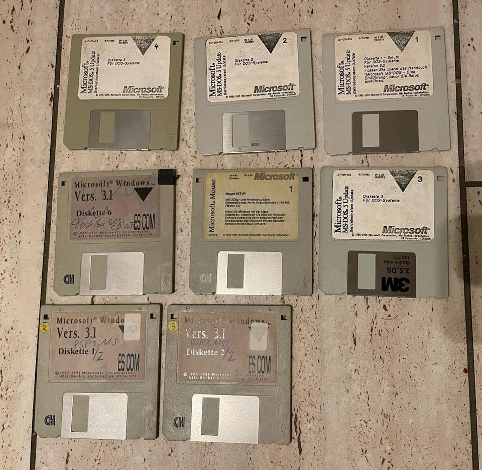 8 Microsoft-Disketten für MS-DOS-Systeme - Bild 1 von 1