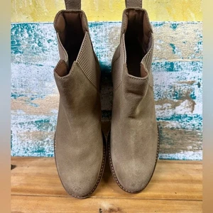 Clarks Cologne Arlo 2 Suede Boot - Dark Sand - new tags still on heels - Picture 1 of 8