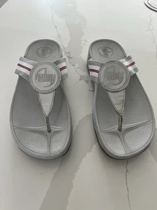 Fitflop Toe Post Silver Stripe Canvas Sandals Size 5 - Picture 1 of 3