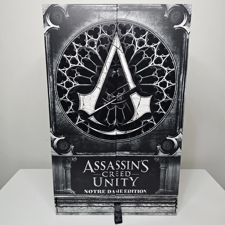 Assassin's Creed Unity Notre Dame Edition with Xbox One Game & Statue Like New - Image 1 of 4