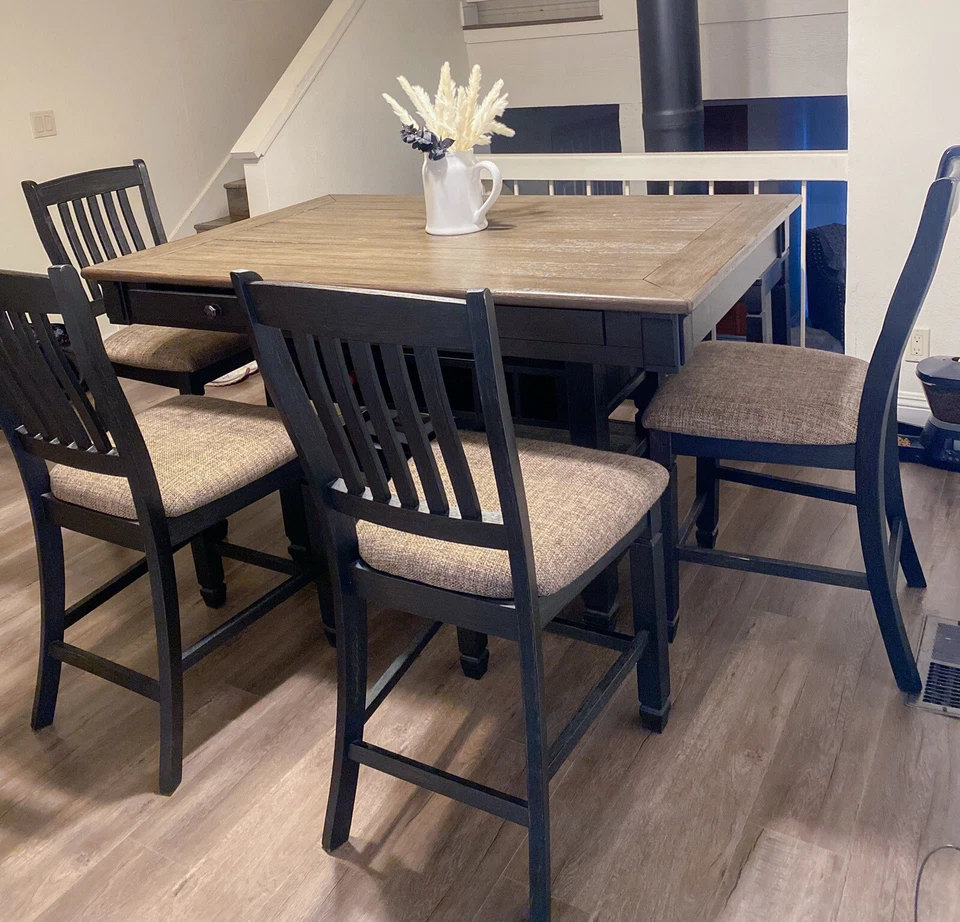 Wooden kitchen room set: counter height table,4 chairs,1 bench.Good Condition. - Image 1 of 4