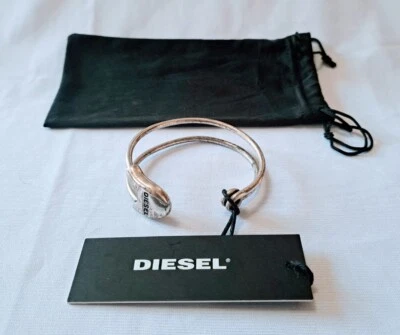 Brazalete de acero inoxidable Diesel para hombre Foto 1 de 4
