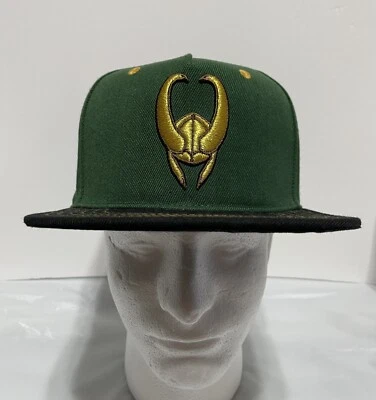 SOMBRERO ALA PLANA LOKI GOLD 3D EMB VERDE MARVEL CONCEPT ONE ACCESORIOS  Foto 1 de 4