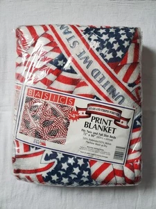BASICS DRUCKDECKE "STARS AND STRIPES" - NEU/VERSIEGELT - Bild 1 von 9