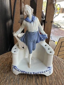 Antigua Figura de Porcelana Niño con Laúd Sombrero Pin Plumín Soporte de Cepillo Raro Alemán - Imagen 1 de 12