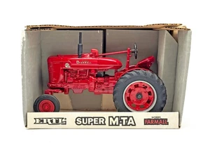 1/16 International Harvester Farmall Super MTA Tractor With Wide Front - Picture 1 of 3