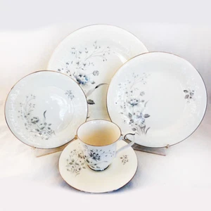 MOONGLOW by Royal Albert 5 Piece Place Setting made England NEW NEVER USED - Picture 1 of 8