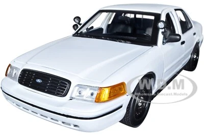 2001 FORD CROWN VICTORIA POLICE UNMARKED WHITE BUILDER'S KIT 1/18 MOTORMAX 73517 - Image 1 of 4