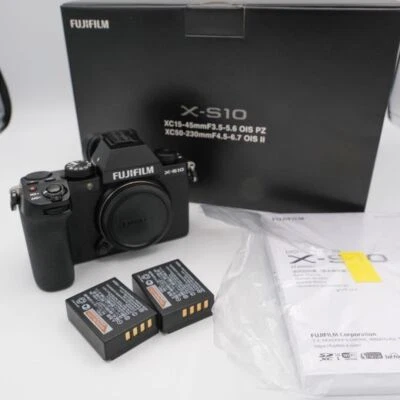 Fujifilm X-S10 26.1MP Spiegellose Kamera - Schwarz (XF 18-55mm f/2.8-4 R LM OIS) - Bild 1 von 4