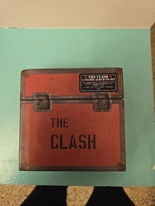 THE CLASH - 5 STUDIO ALBUM CD SET + DIY CUT OUT CLASH STENCIL - BOX SET Nuovo !! - Foto 1 di 12