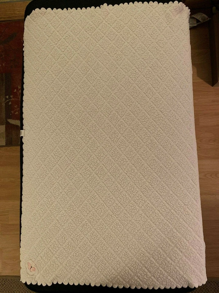 Manta bebé Child of Mine Carter's rosa mariposa festoneada acolchada blanca Lovey Foto 1 de 4